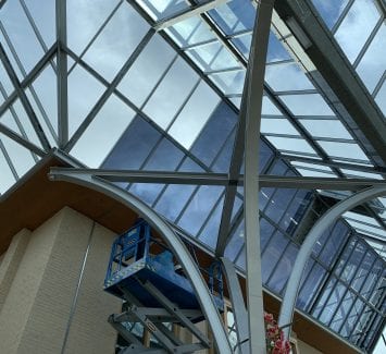 Winkelcentrum Streekhof te Bovenkarspel - warmte- en lichtwerende glasfolie